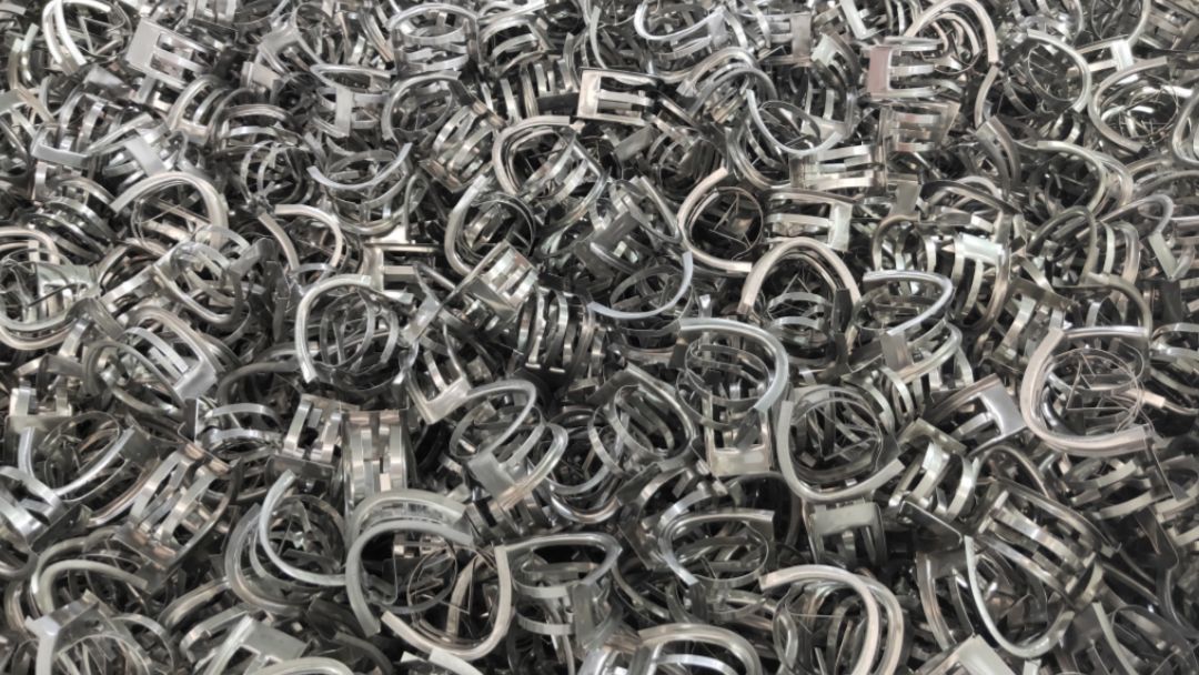 Metal saddle packing installation