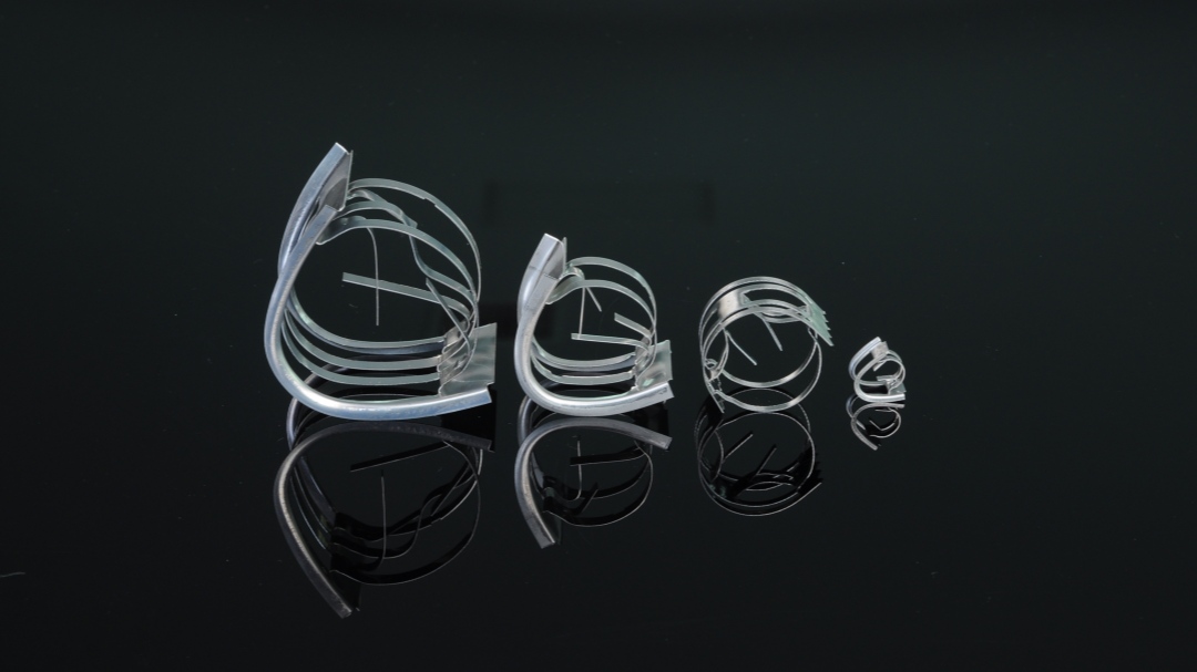 Different sizes of metal intalox saddles