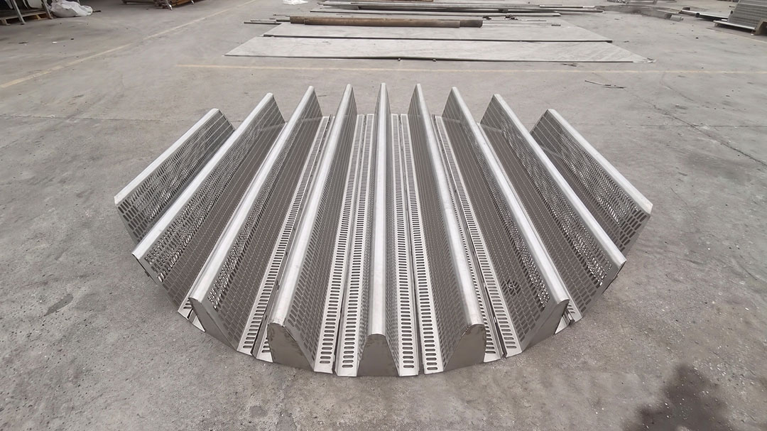 Complete tower internals assembly showing camel hump grid, structured packing, and liquid distributor